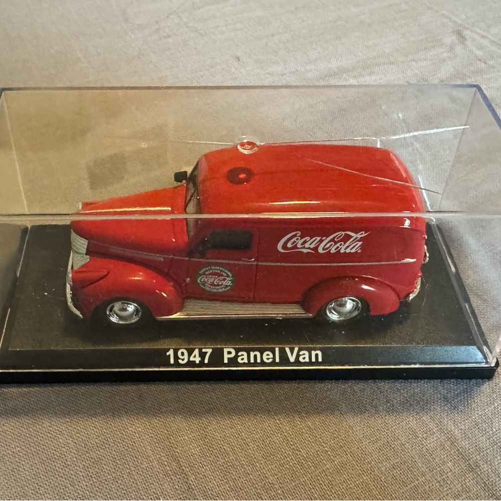 Coca-Cola 1945 Panel Delivery Van 1:43 Scale (damaged case)